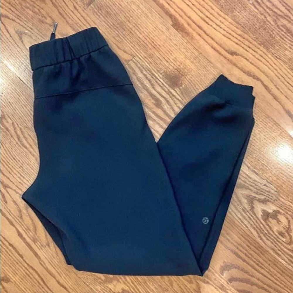 Lululemon black joggers like new
